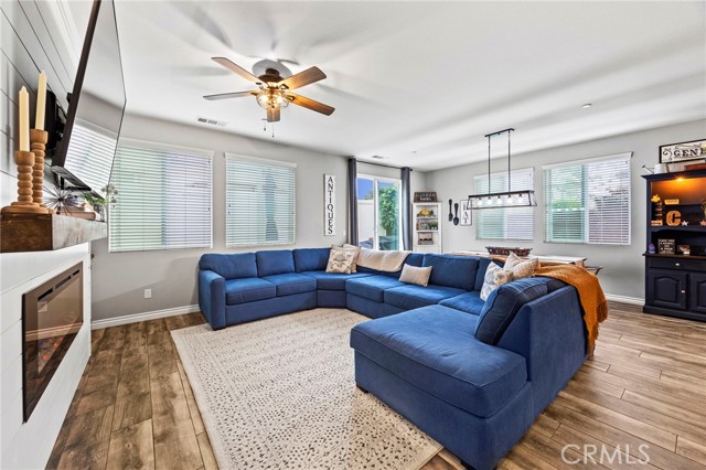 7800 Botany Street, Chino CA: https://media.crmls.org/medias/4ea2eb1b-65a0-425b-b823-a6f64fe180e4.jpg