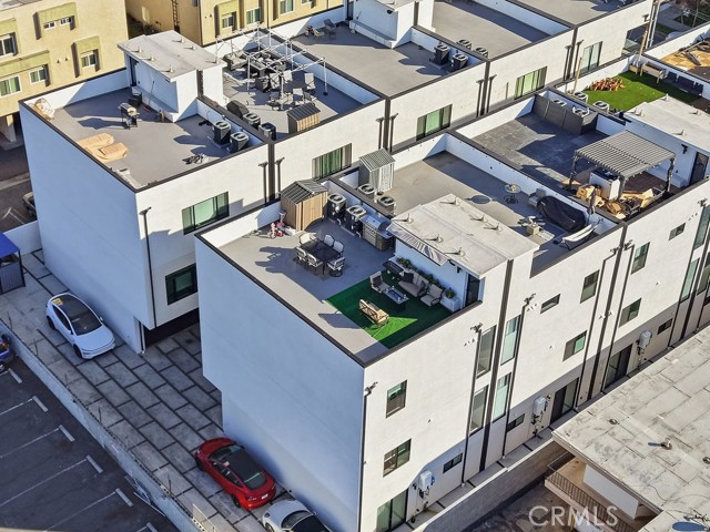 Detail Gallery Image 24 of 32 For 6511 N Contour Ln, North Hollywood,  CA 91606 - 3 Beds | 3/1 Baths