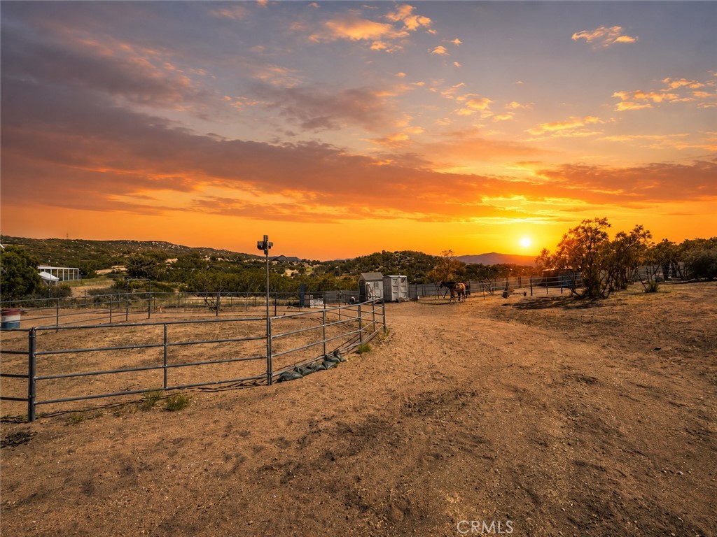 https://media.crmls.org/medias/4ea41c05-8ec6-4ec1-8790-f8c9b6da2833.jpg?preset=X-Large