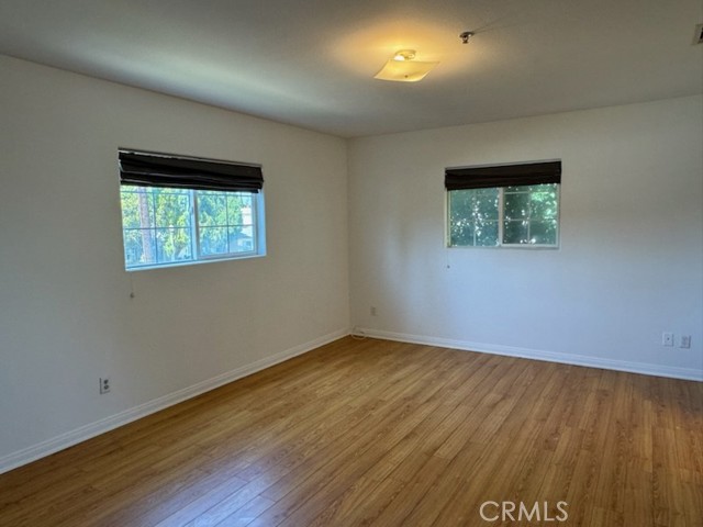 1927 Cloverfield Boulevard, Santa Monica CA: https://media.crmls.org/medias/4ea48cf1-3415-4fce-827e-830ad7b212e2.jpg