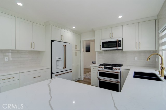 Detail Gallery Image 8 of 32 For 20621 Reef Ln, Huntington Beach,  CA 92646 - 4 Beds | 3 Baths