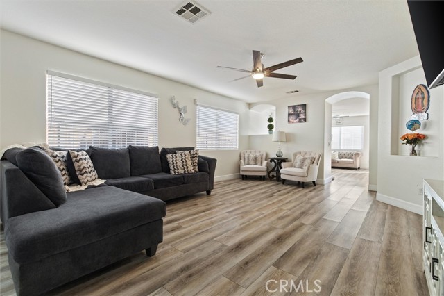 Detail Gallery Image 8 of 39 For 26395 Old Anvil Ln, Moreno Valley,  CA 92555 - 4 Beds | 2 Baths