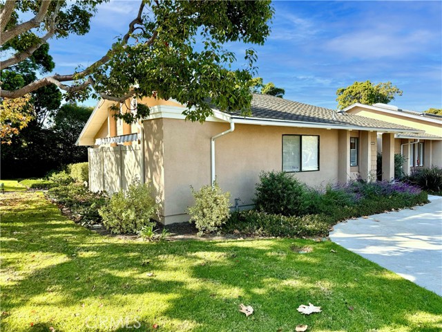 Detail Gallery Image 2 of 36 For 8566 Colusa Cir 903a,  Huntington Beach,  CA 92646 - 3 Beds | 2 Baths