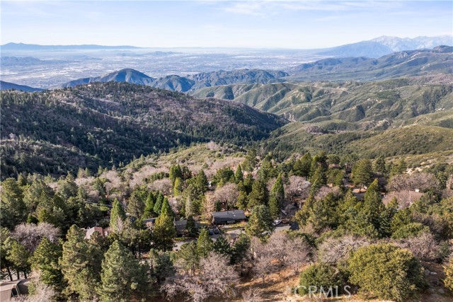1944 Willow, Running Springs CA: https://media.crmls.org/medias/4ea6e421-01ba-4482-9b06-e58823cb8868.jpg