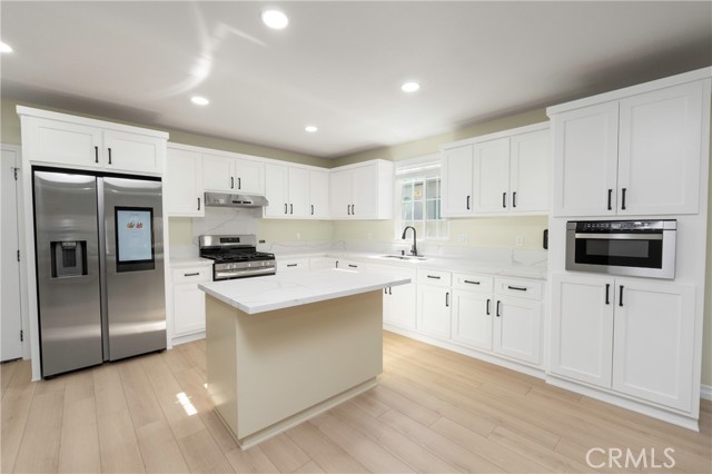 Detail Gallery Image 4 of 22 For 3895 Castleman, Riverside,  CA 92503 - 2 Beds | 2 Baths