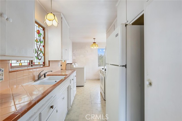 661 19th Street, Manhattan Beach, California 90266, 3 Bedrooms Bedrooms, ,1 BathroomBathrooms,Residential,For Sale,19th,SB24222440