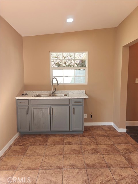 Detail Gallery Image 19 of 21 For 1402 E O, Wilmington,  CA 90744 - 4 Beds | 2 Baths