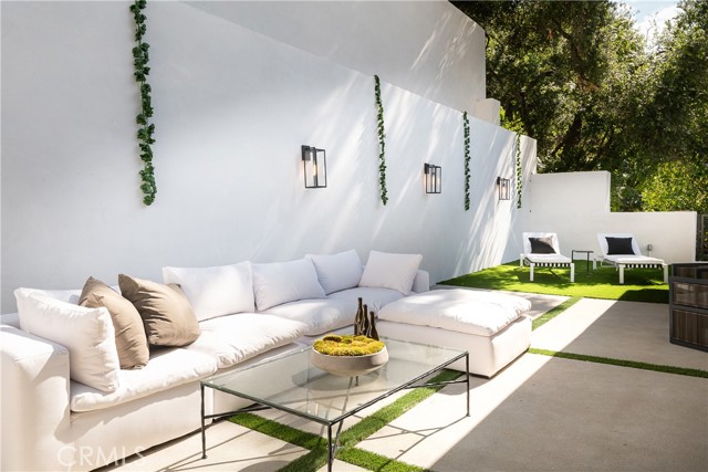 Detail Gallery Image 42 of 46 For 9836 Yoakum Dr, Beverly Hills,  CA 90210 - 5 Beds | 4 Baths