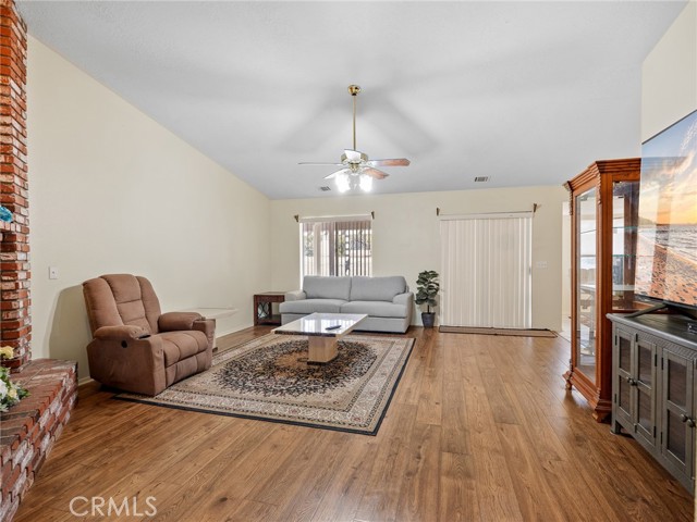 18668 Kamana Road, Apple Valley CA: https://media.crmls.org/medias/4ea91ead-edef-4d3c-8b39-ede7b0722109.jpg