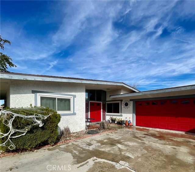 Detail Gallery Image 1 of 14 For 14214 Canterbury Dr, Victorville,  CA 92395 - 4 Beds | 2 Baths