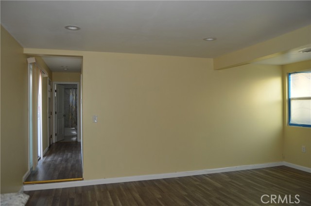 24758 Chestnut St, Newhall CA: https://media.crmls.org/medias/4eaa8b4d-198f-475a-8cae-7a6608e80247.jpg
