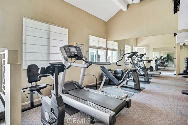 355 N Maple Street, Burbank CA: https://media.crmls.org/medias/4eaa9d34-61af-4583-b13f-6198dd520d21.jpg