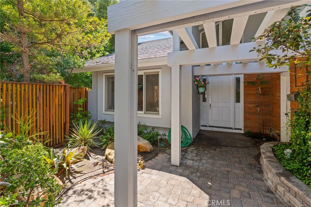 MLS #OC25155618 img 2