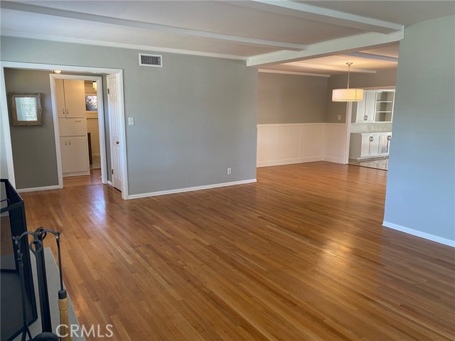 4125 Bakman Avenue, Studio City CA: https://media.crmls.org/medias/4eaaedb0-d611-40ae-b3fe-259aaaa23a6f.jpg