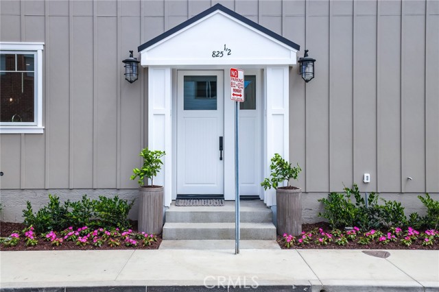 825 W Bay Avenue, Newport Beach CA: https://media.crmls.org/medias/4eab233b-fd4e-446a-b7f5-21936eaedeac.jpg