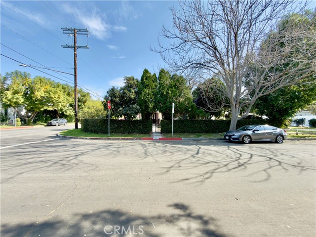 Detail Gallery Image 6 of 38 For 5654 Stansbury, Van Nuys,  CA 91401 - 2 Beds | 2 Baths