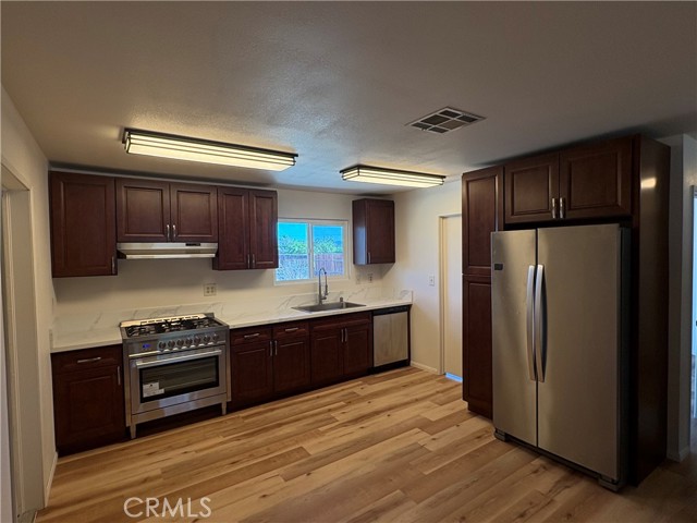 Detail Gallery Image 10 of 25 For 14311 Mandan Rd, Apple Valley,  CA 92307 - 3 Beds | 2/1 Baths