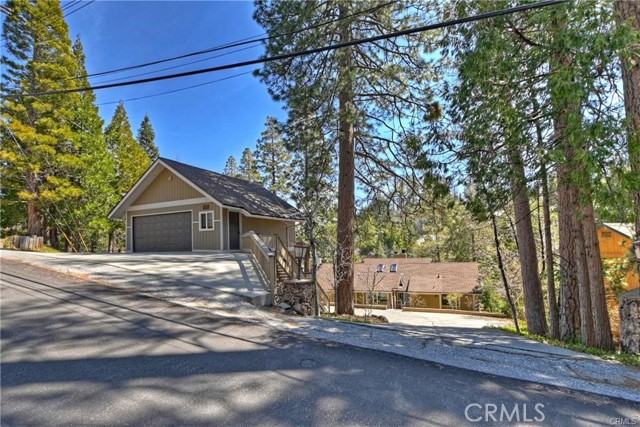 Detail Gallery Image 4 of 52 For 27513 W Shore Rd, Lake Arrowhead,  CA 92352 - 6 Beds | 4/1 Baths