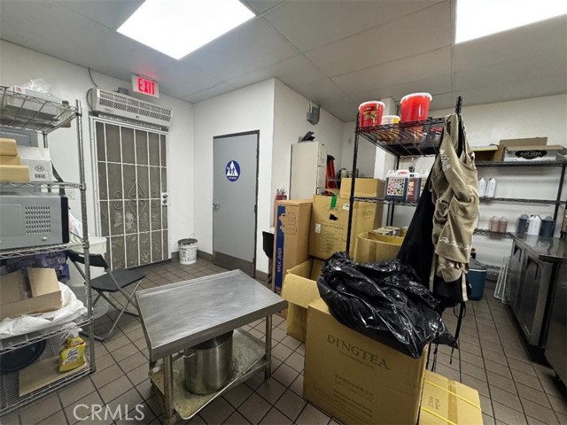 2706 Harbor Boulevard, Costa Mesa CA: https://media.crmls.org/medias/4ead85be-bb45-4625-ad6a-eae1275739ac.jpg