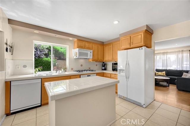 17381 Yorkshire Avenue, Yorba Linda CA: https://media.crmls.org/medias/4eae2333-5d87-4bf8-a17b-762acfe86e27.jpg