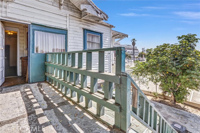 1470 W Adams Boulevard, Los Angeles CA: https://media.crmls.org/medias/4eae655f-3b5f-4625-a989-a7eda9cf116c.jpg