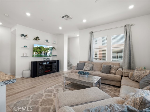 Detail Gallery Image 9 of 43 For 27013 Hummingbird Ln, Valencia,  CA 91381 - 3 Beds | 3 Baths