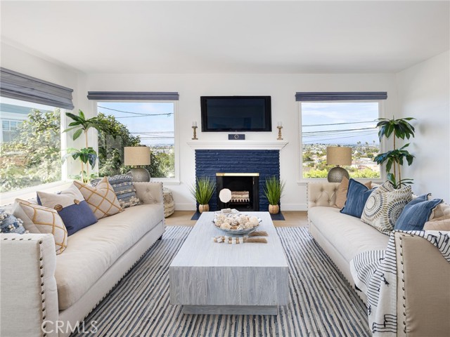 237 Via Los Miradores, Redondo Beach CA: https://media.crmls.org/medias/4eb07114-de91-49b5-a8c5-feb8a8b0fe58.jpg