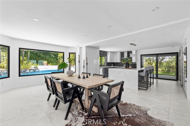 Detail Gallery Image 9 of 35 For 20101 Greenbriar Dr, Tarzana,  CA 91356 - 5 Beds | 4 Baths