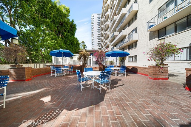 10535 Wilshire Boulevard, Los Angeles CA: https://media.crmls.org/medias/4eb15497-6114-4360-bd32-2bfca5df570f.jpg
