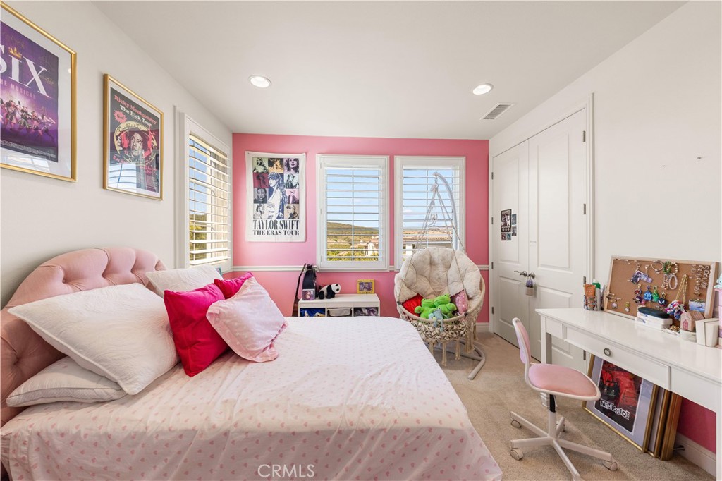 https://media.crmls.org/medias/4eb1c3cf-f1a8-4359-8ba2-b8552a774bb1.jpg?preset=X-Large