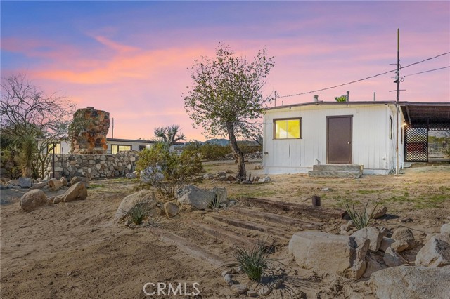 Detail Gallery Image 4 of 64 For 9016 Rose Eden Dr, Morongo Valley,  CA 92256 - 3 Beds | 3 Baths