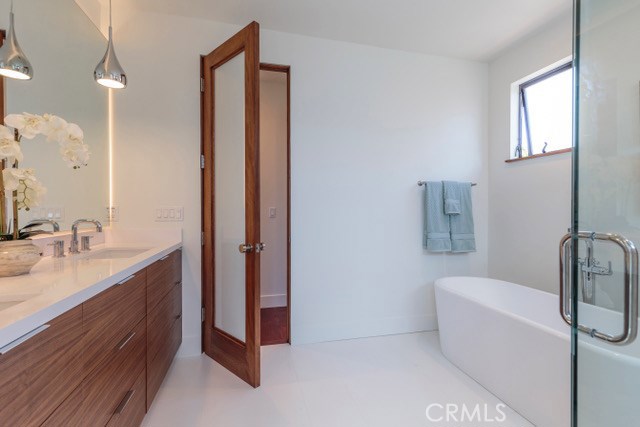 521 Gertruda, Redondo Beach, California 90277, 3 Bedrooms Bedrooms, ,3 BathroomsBathrooms,Residential,Sold,Gertruda,PV17159971