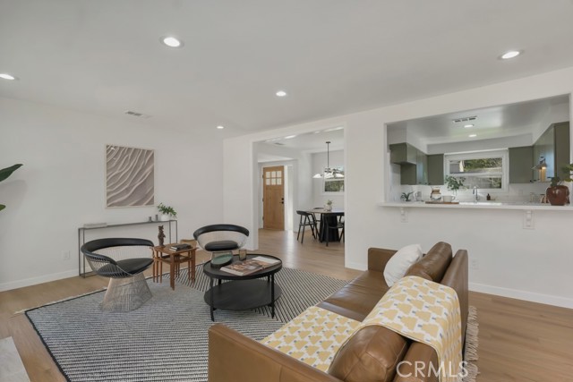 Detail Gallery Image 5 of 33 For 16125 Haynes St, Van Nuys,  CA 91406 - 3 Beds | 2 Baths