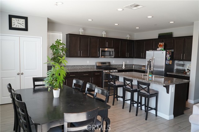 Detail Gallery Image 6 of 21 For 1715 Boysen Way, Beaumont,  CA 92223 - 4 Beds | 3 Baths