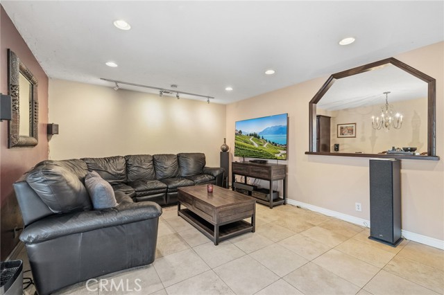 Detail Gallery Image 11 of 54 For 6021 Ivory Cir, Huntington Beach,  CA 92647 - 4 Beds | 2 Baths