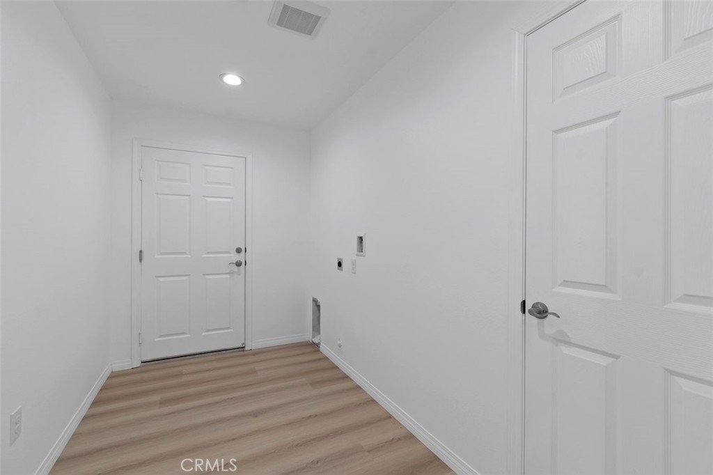 https://media.crmls.org/medias/4eb3e0de-8fda-467a-a743-0845fc40d9b2.jpg?preset=X-Large