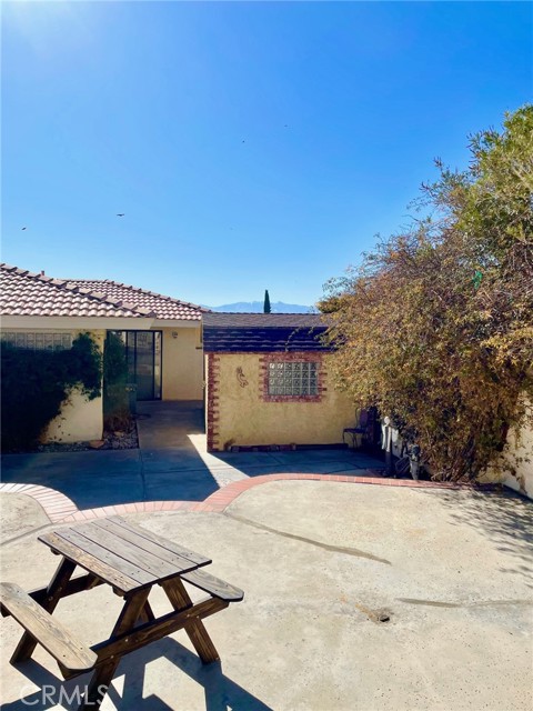 16407 Koda Road, Apple Valley CA: https://media.crmls.org/medias/4eb46d62-757b-4f53-88e6-fb5fad62478d.jpg