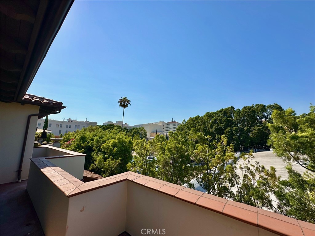 https://media.crmls.org/medias/4eb471c8-a9fc-43f0-b434-3b1e42e8d64e.jpg?preset=X-Large