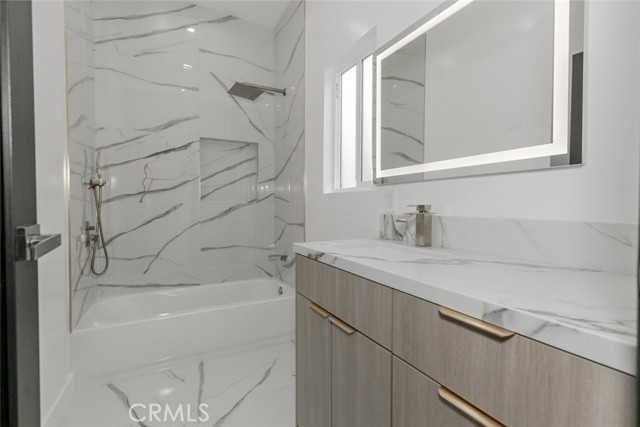 15009 Wyandotte Street, Van Nuys CA: https://media.crmls.org/medias/4eb472c7-9919-4cef-a7e1-ae9ff5db0281.jpg