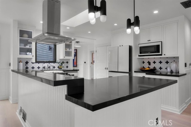 1012 10th Street, Manhattan Beach CA: https://media.crmls.org/medias/4eb4a2d2-b9fd-4424-9474-21dfb96f8f4c.jpg