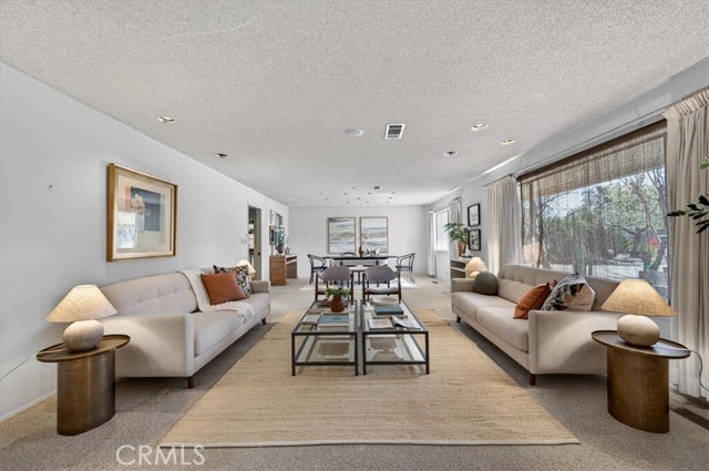 Detail Gallery Image 7 of 74 For 5867 E Club View, Fresno,  CA 93727 - 4 Beds | 2/1 Baths