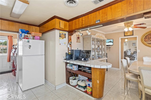 7726 Blanchard Avenue, Fontana CA: https://media.crmls.org/medias/4eb53ec5-735e-4a33-a57e-c33f1e0e952c.jpg