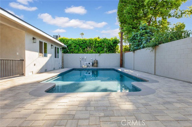 14625 Runnymede Street, Van Nuys CA: https://media.crmls.org/medias/4eb5827f-886c-4e5c-9912-7268a0a82420.jpg