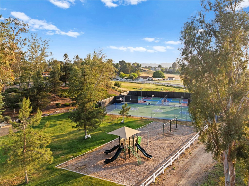 https://media.crmls.org/medias/4eb623d2-f981-460e-8267-1a60413719bd.jpg?preset=X-Large