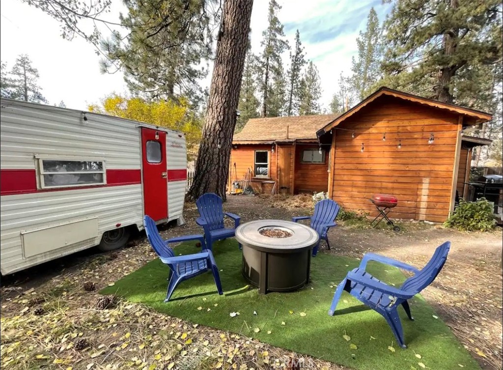https://media.crmls.org/medias/4eb648b6-d1ed-42ff-980f-ca319b35a086.jpg?preset=X-Large