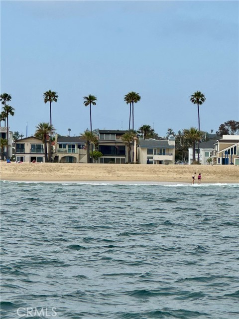 1510 W Oceanfront, Newport Beach CA: https://media.crmls.org/medias/4eb6b2a3-092b-4e71-b3aa-8d7f54fe5738.jpg