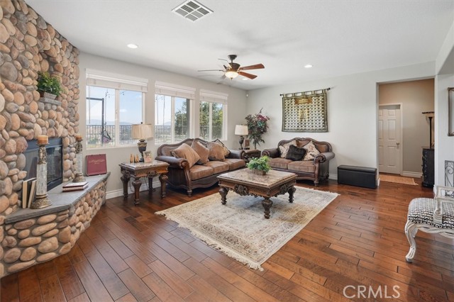 29316 Las Brisas Road, Valencia CA: https://media.crmls.org/medias/4eb6c78c-d1e3-4a83-9378-57c48f485d14.jpg