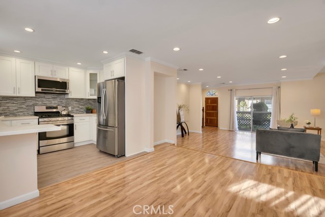 Detail Gallery Image 6 of 37 For 8958 Burnet Ave #E6,  North Hills,  CA 91343 - 3 Beds | 2/1 Baths