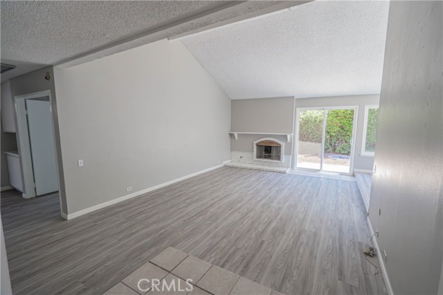 25688 Dorado Drive, Valencia CA: https://media.crmls.org/medias/4eb76dbc-683f-40a7-8625-e6824455955e.jpg