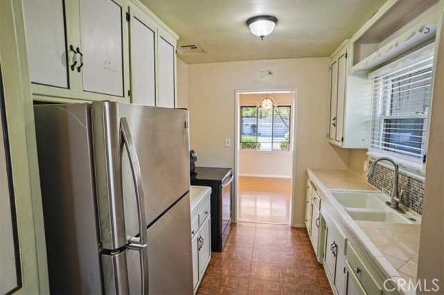 Detail Gallery Image 8 of 28 For 22573 Arriba Dr, Saugus,  CA 91350 - 4 Beds | 2 Baths